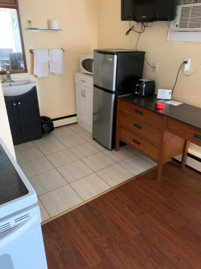 Sunparlor Motel Leamington Bagian luar foto