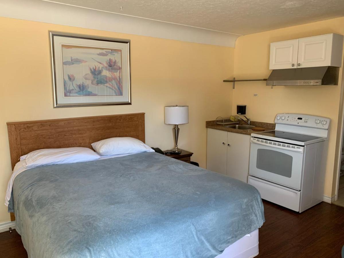 Sunparlor Motel Leamington Bagian luar foto