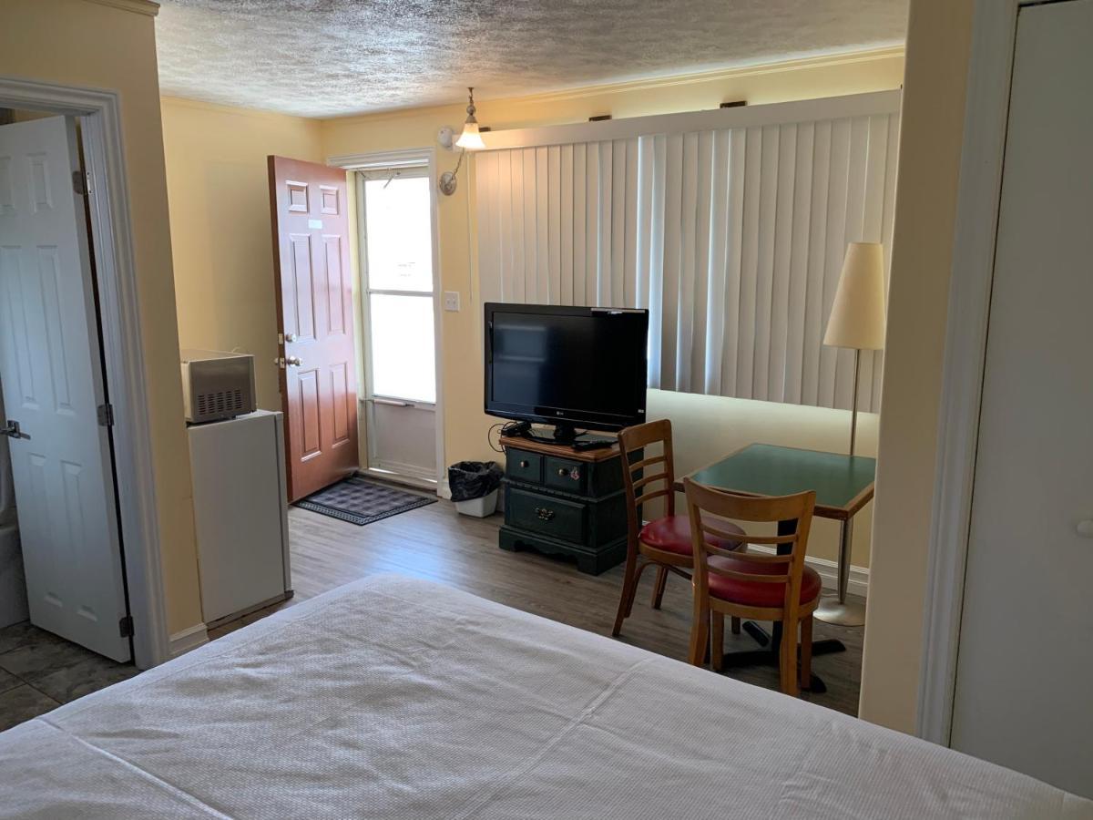 Sunparlor Motel Leamington Bagian luar foto