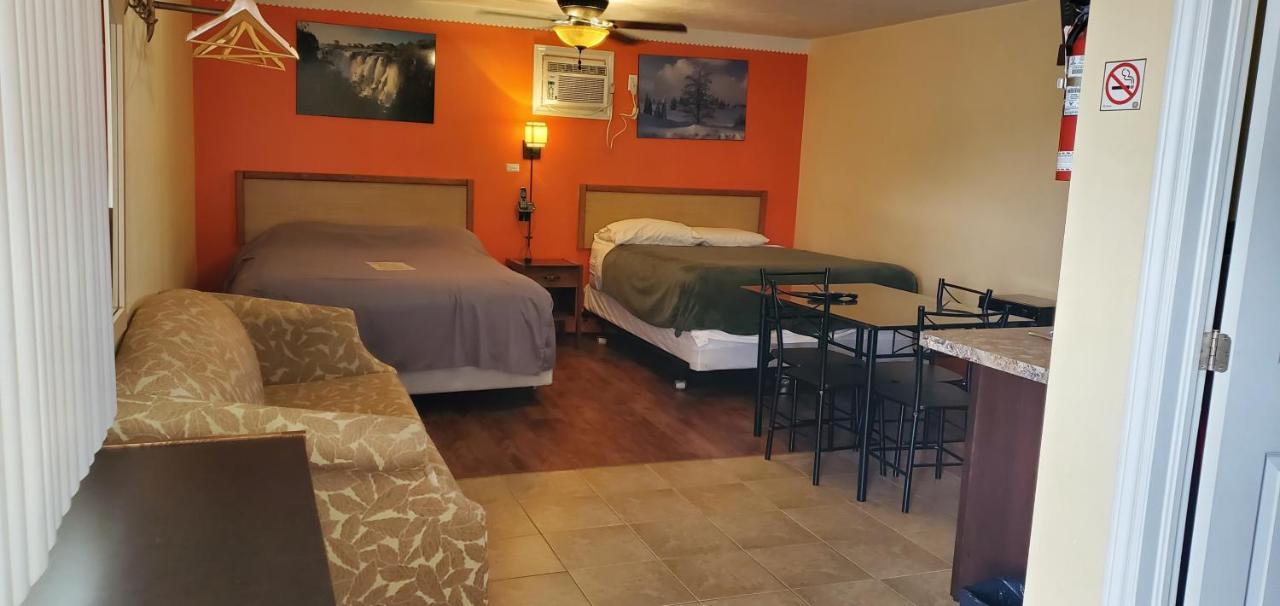 Sunparlor Motel Leamington Bagian luar foto