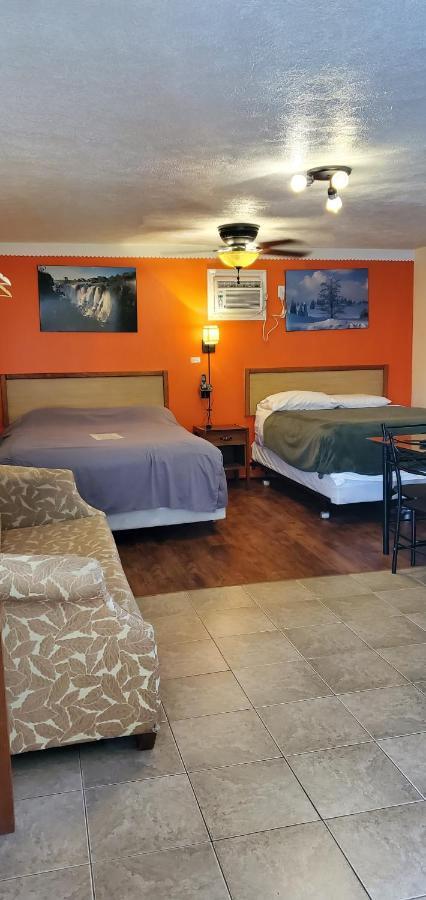Sunparlor Motel Leamington Bagian luar foto
