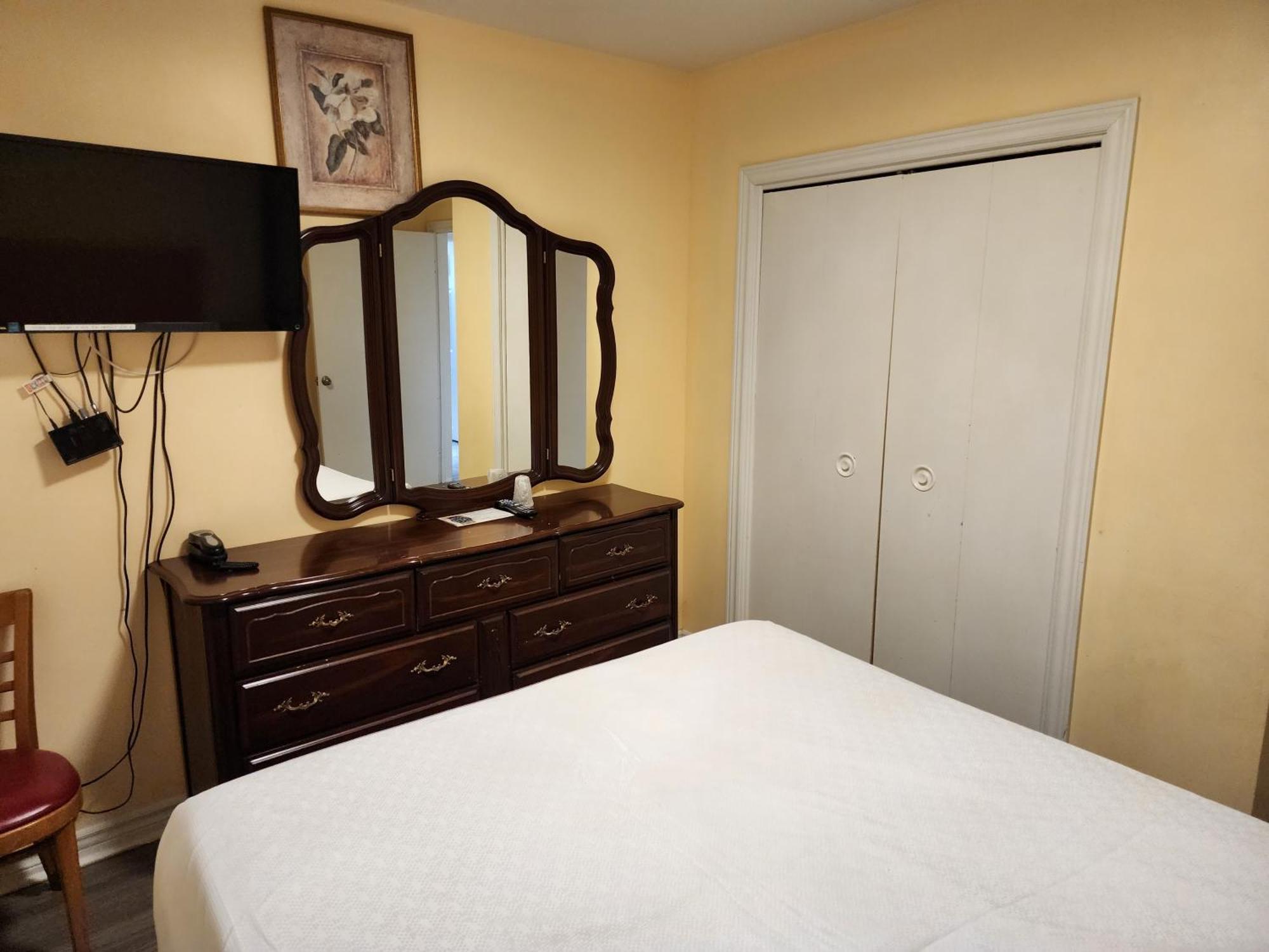Sunparlor Motel Leamington Bagian luar foto