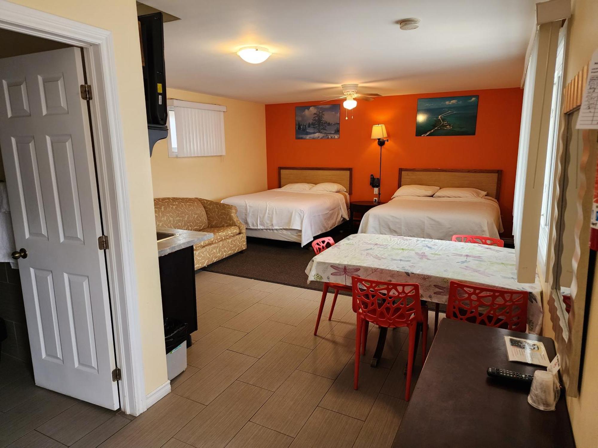 Sunparlor Motel Leamington Bagian luar foto