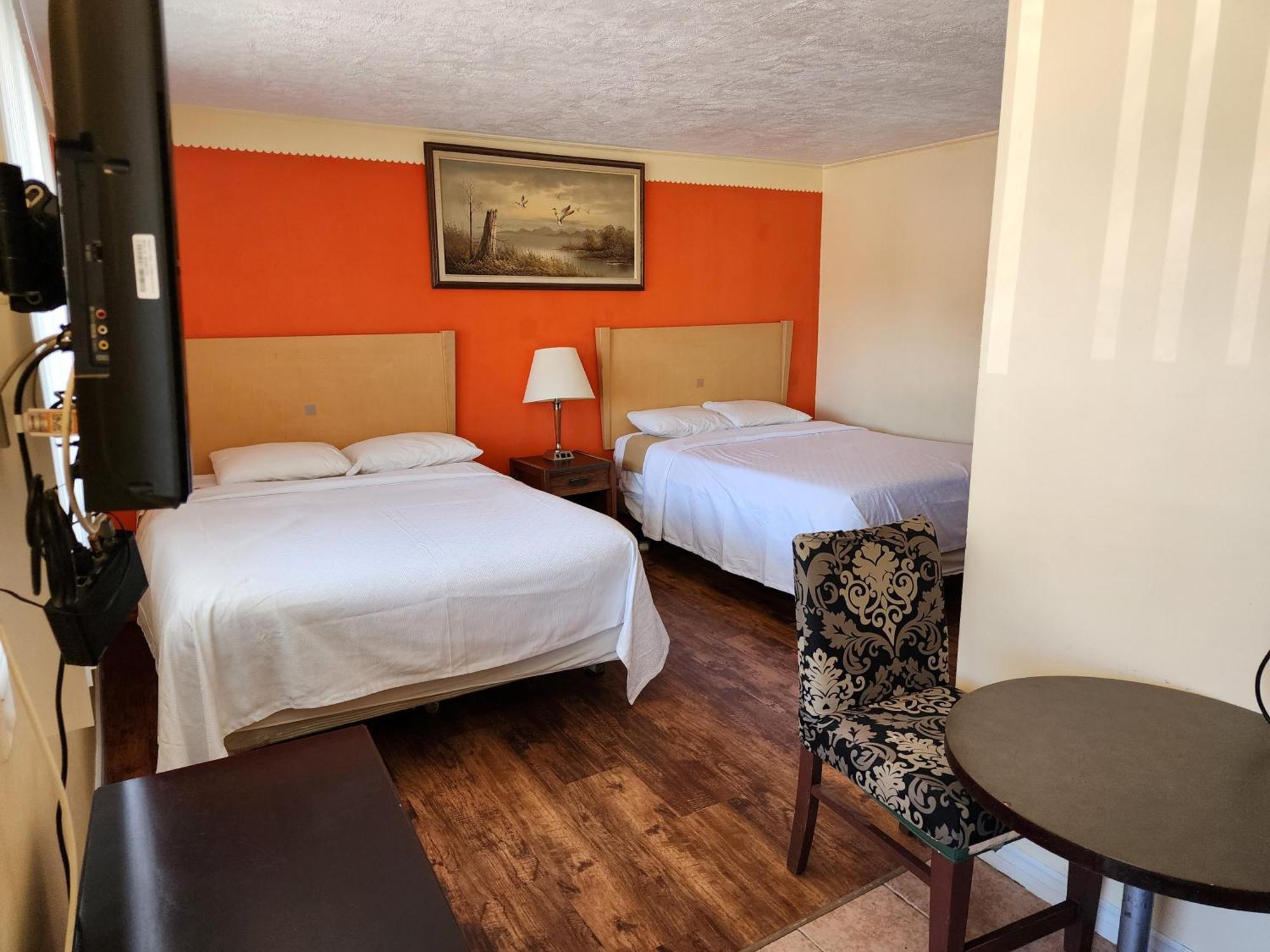 Sunparlor Motel Leamington Bagian luar foto