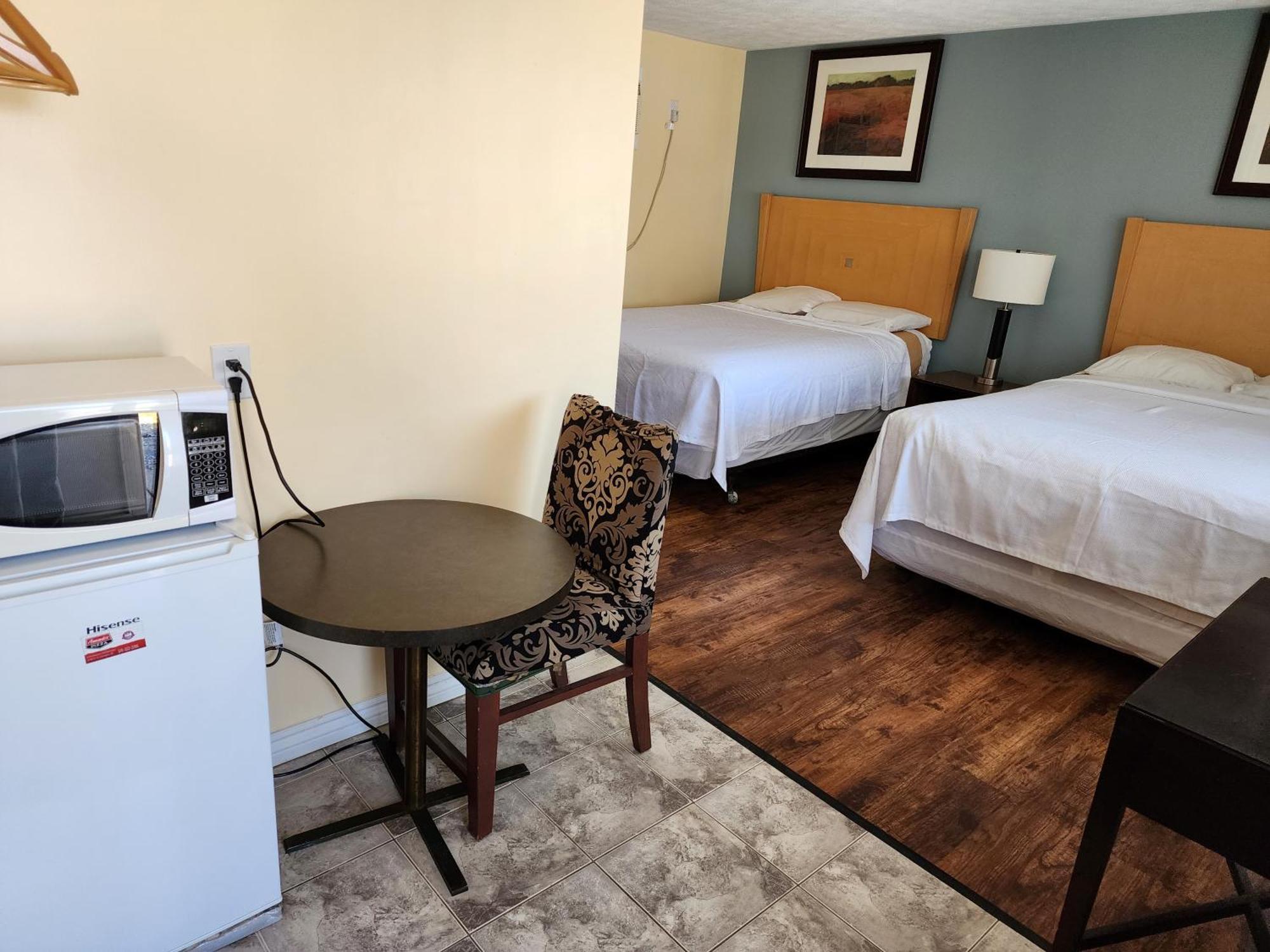 Sunparlor Motel Leamington Bagian luar foto
