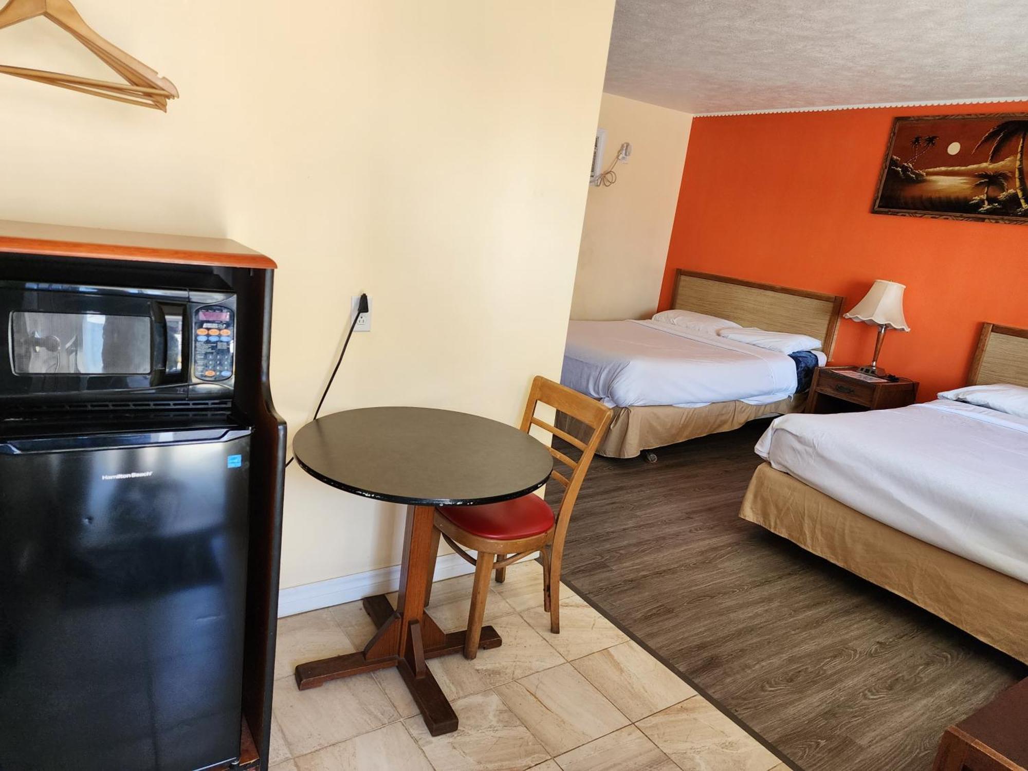 Sunparlor Motel Leamington Bagian luar foto