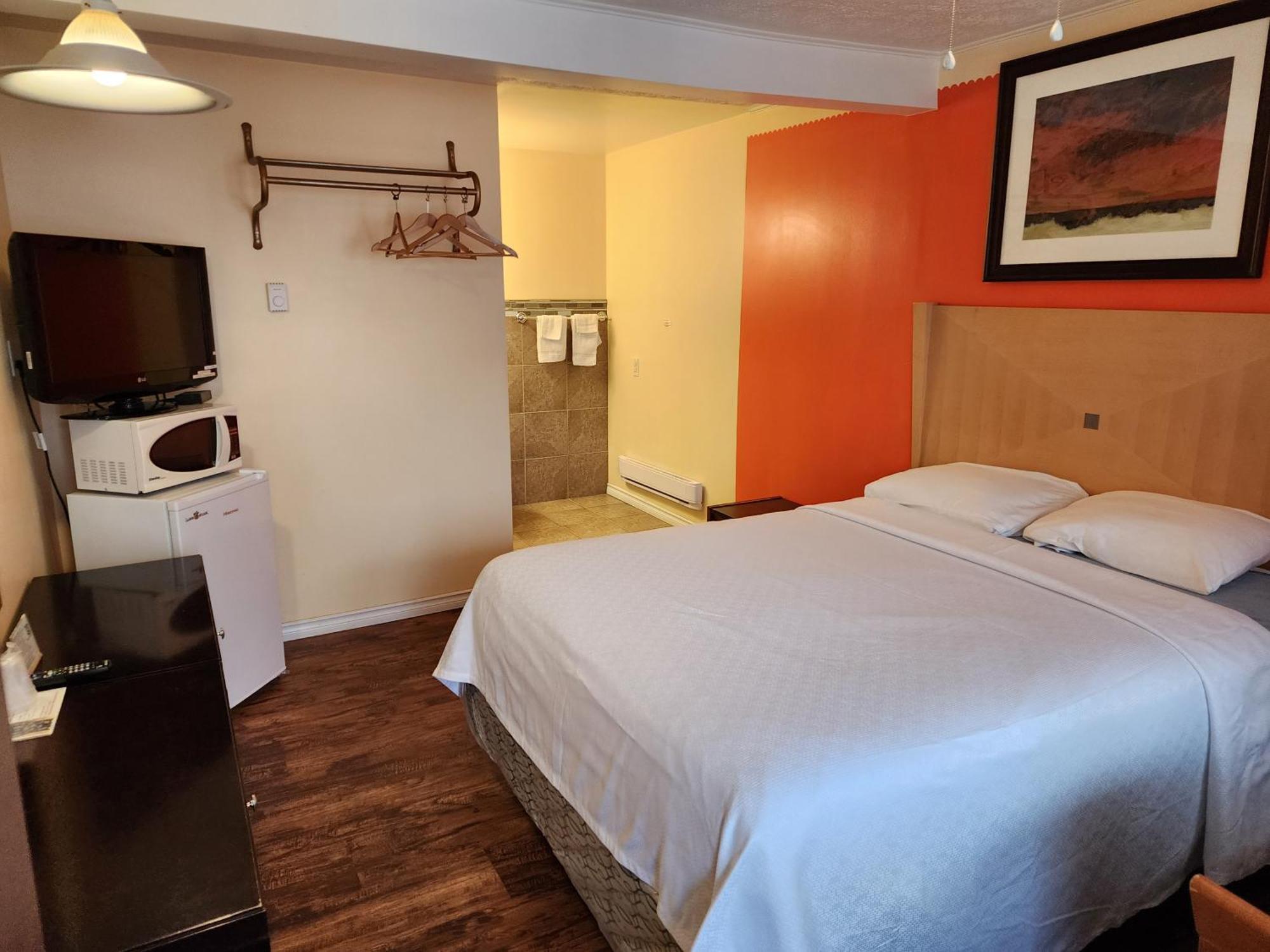 Sunparlor Motel Leamington Bagian luar foto