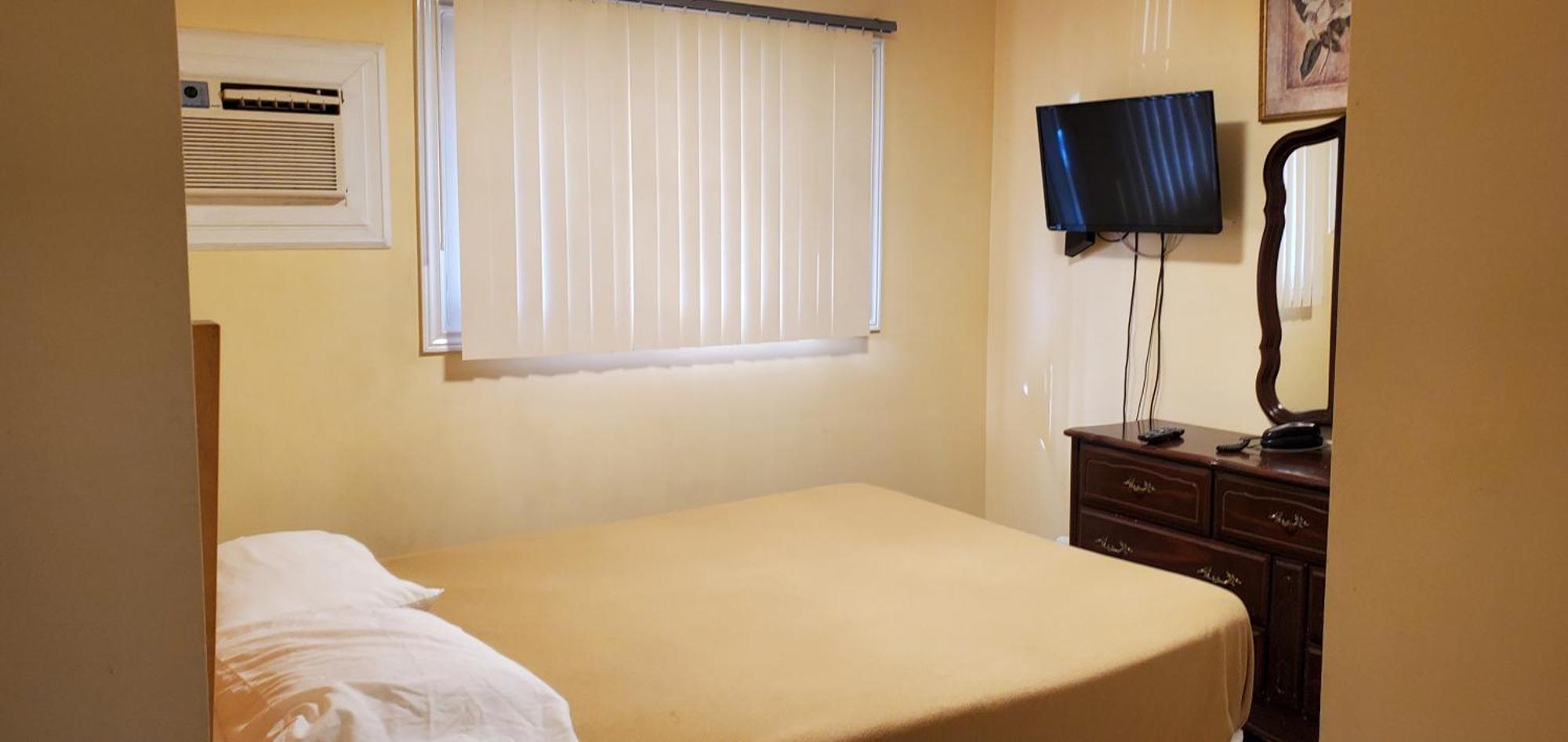 Sunparlor Motel Leamington Bagian luar foto