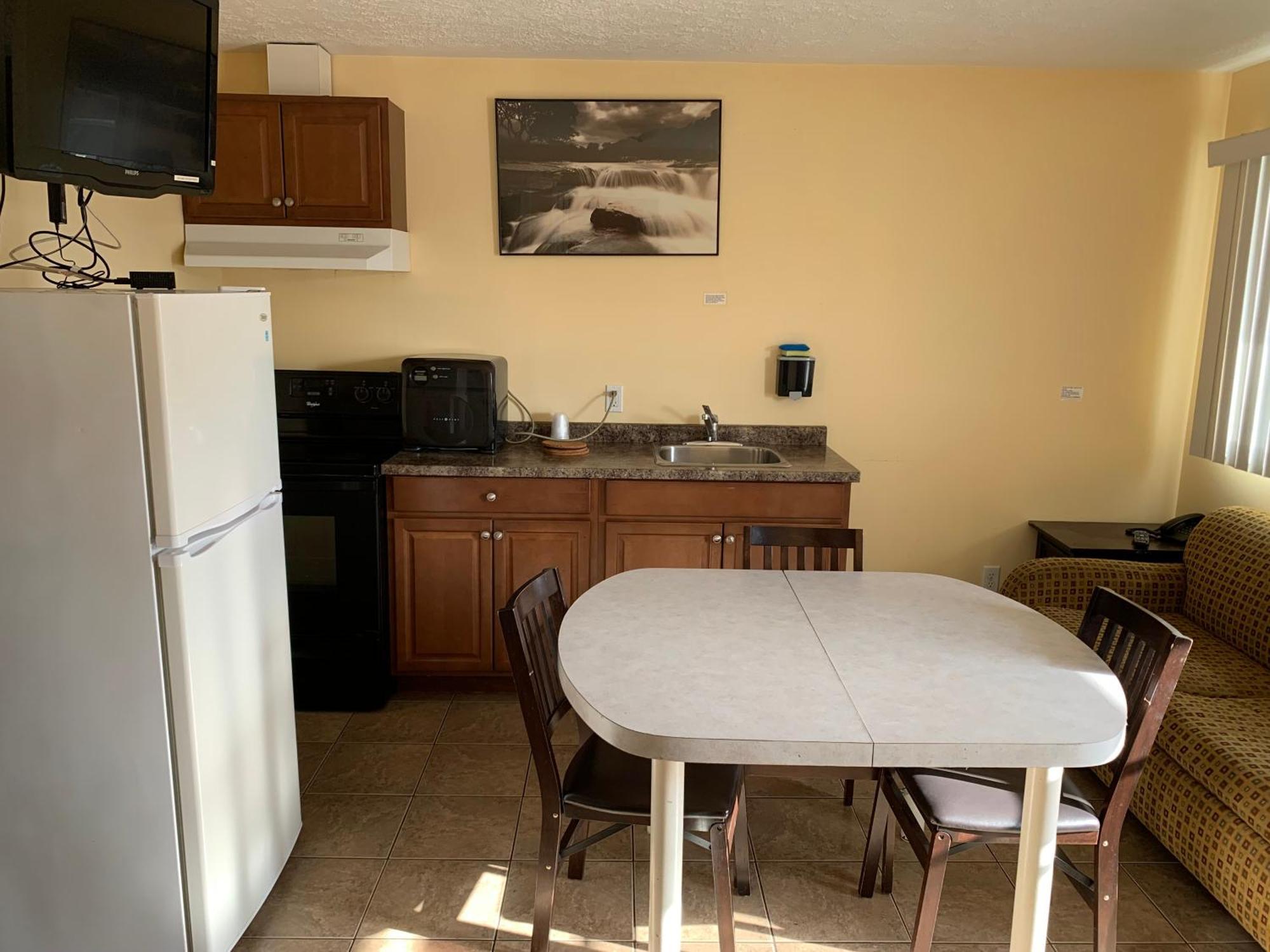 Sunparlor Motel Leamington Bagian luar foto