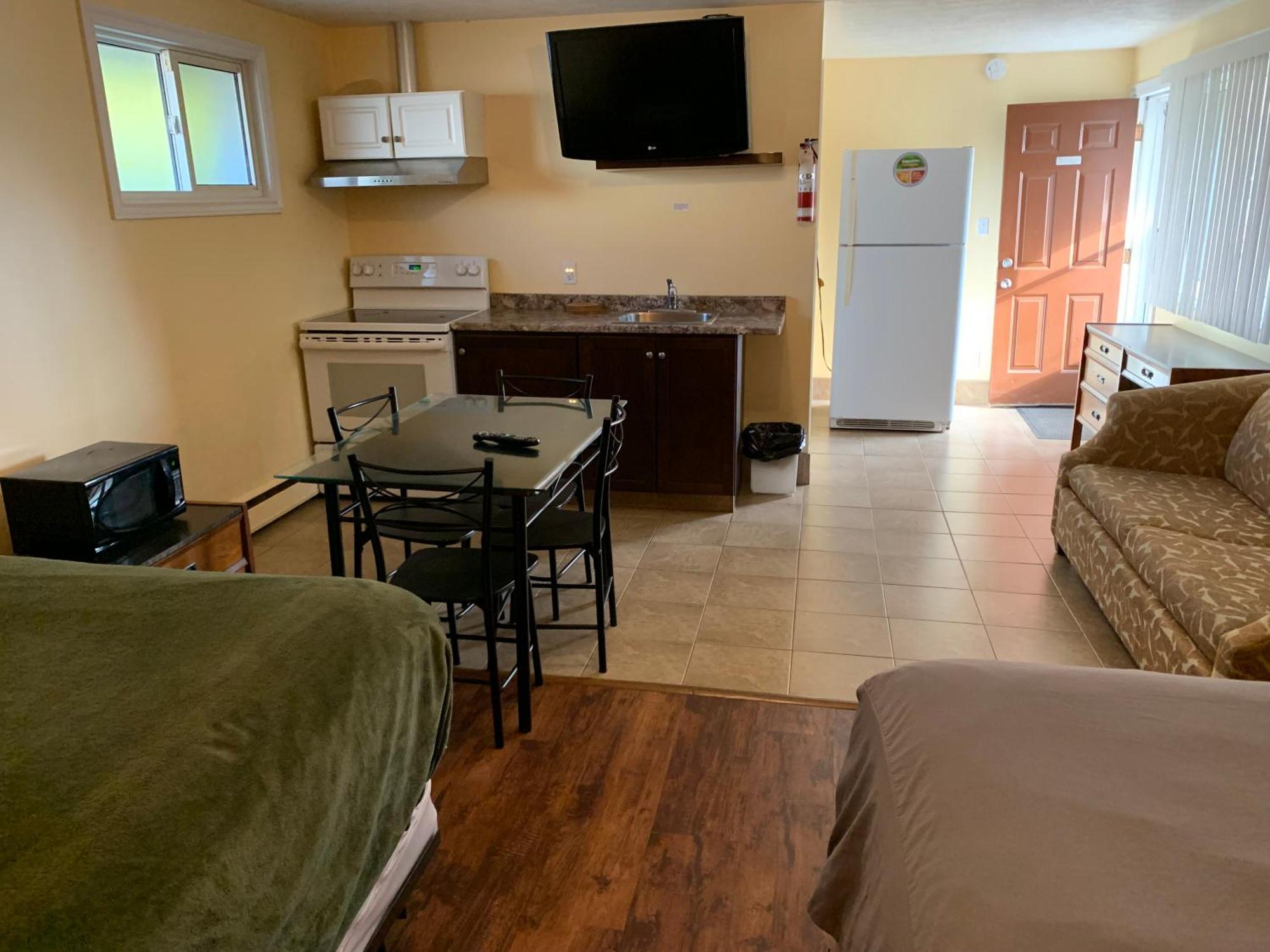 Sunparlor Motel Leamington Bagian luar foto
