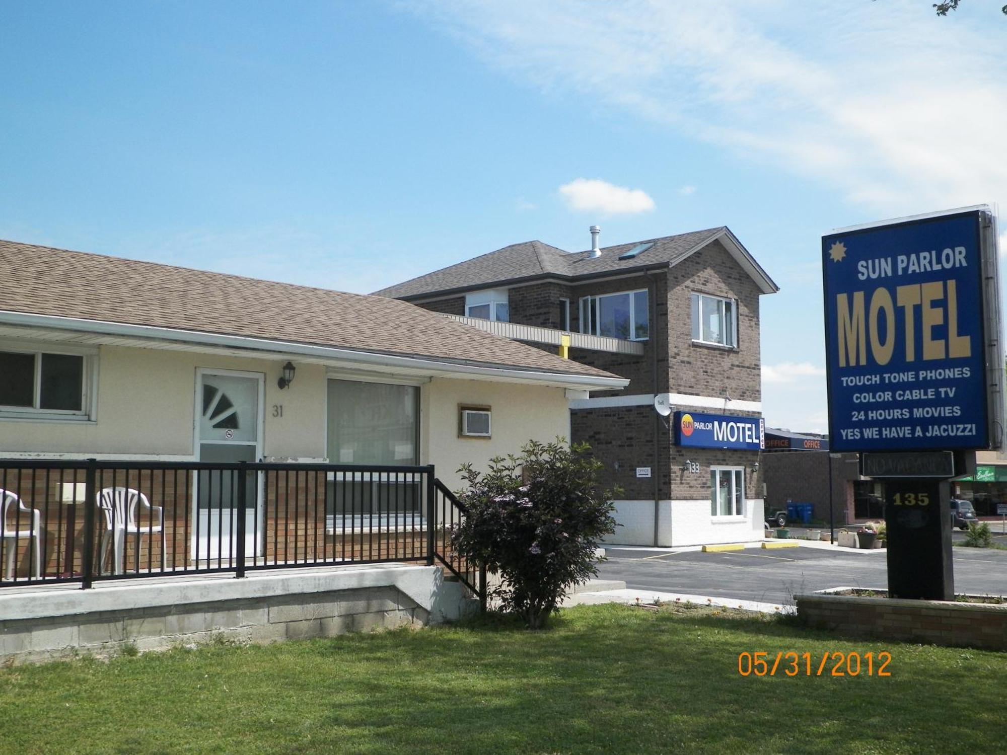 Sunparlor Motel Leamington Bagian luar foto