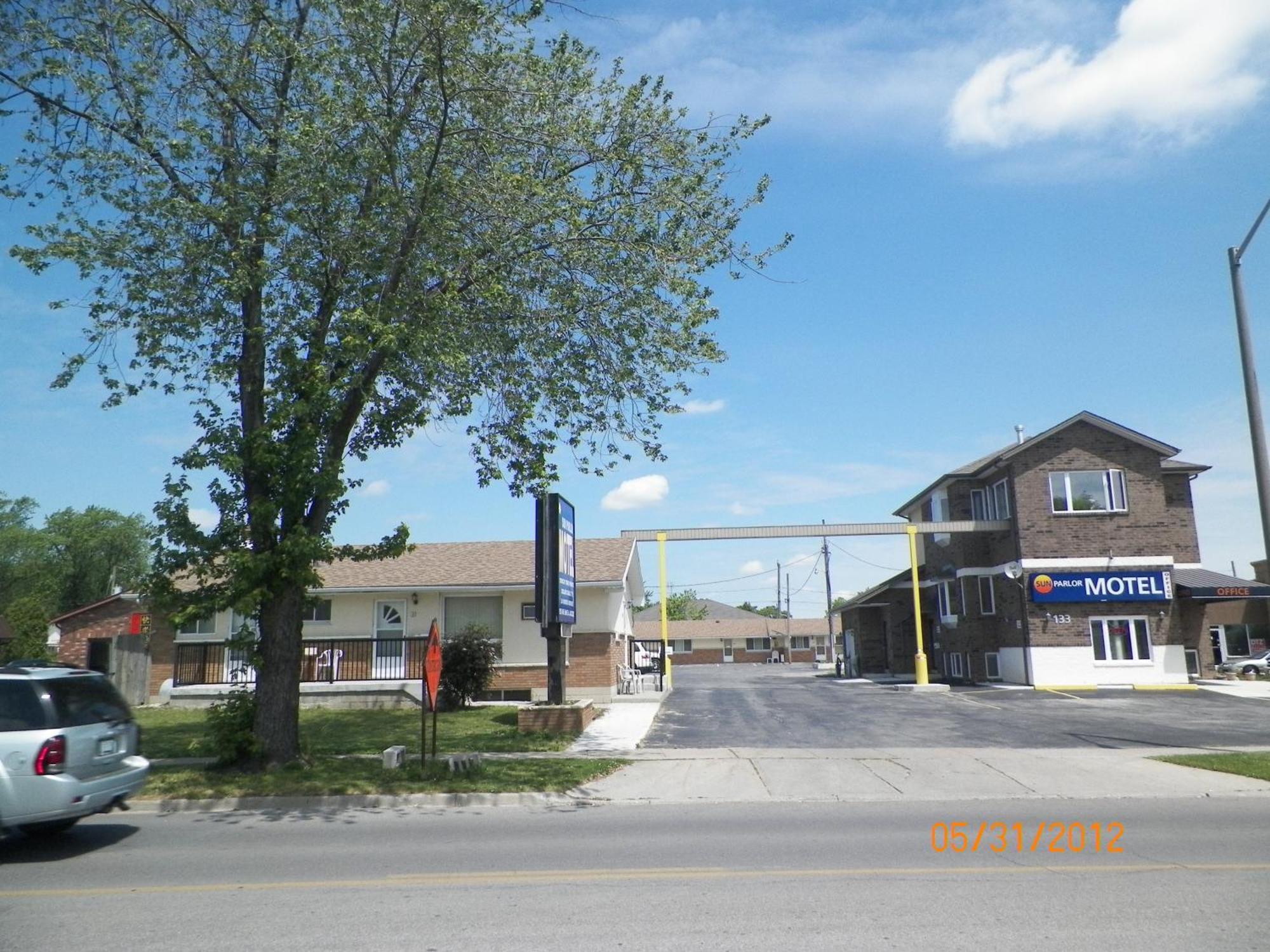 Sunparlor Motel Leamington Bagian luar foto