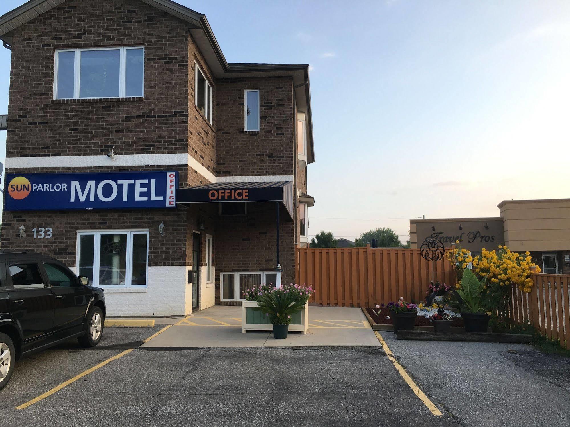 Sunparlor Motel Leamington Bagian luar foto
